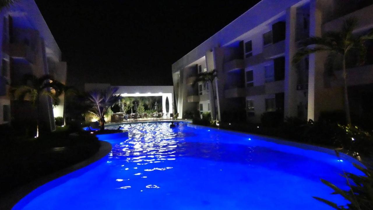 Apto Guarajuba Praia Condominio Porto Smeralda-100 Metros Da Praia Dış mekan fotoğraf